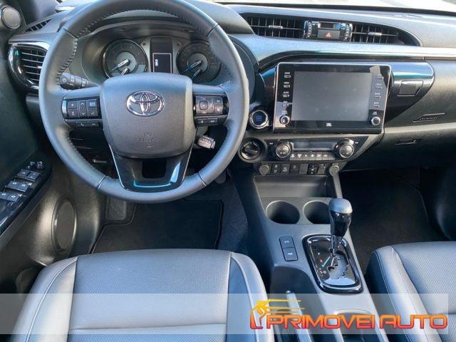 TOYOTA Hilux 2.8 D A/T 4WD 4 porte Double Cab Invincible