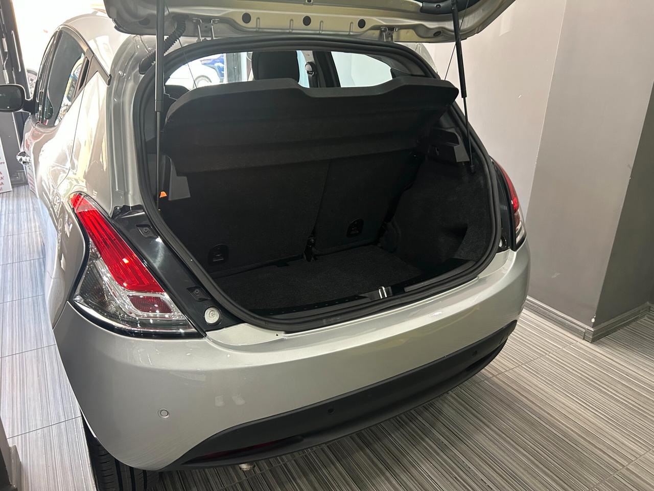 Lancia Ypsilon 0.9 Twinair 85cv DFN Automatica Gold ITALIANA