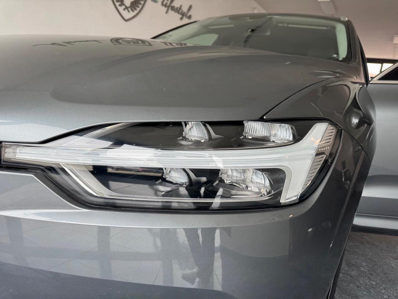 Volvo XC60 2.0 d4 190cv Awd Momentum Cockpit Full