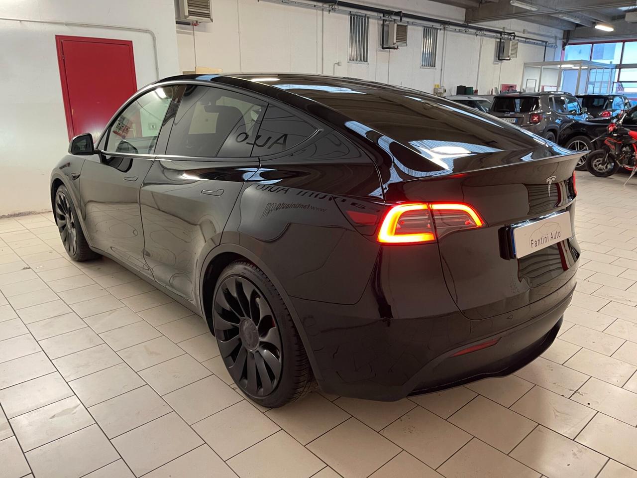 Tesla Model Y Performance Dual Motor awd-LEGGI SOTTO