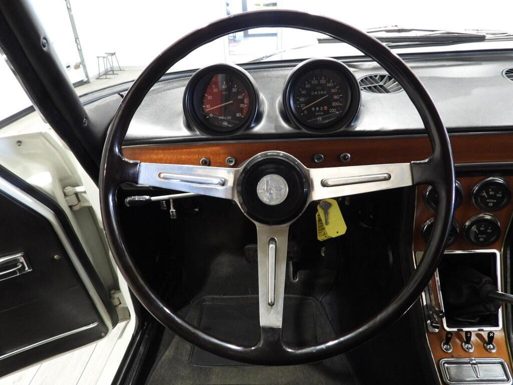 Alfa Romeo Spider 1750 TIPO 105.48
