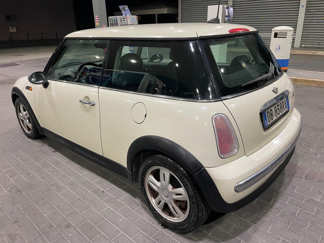 MINI COOPER ONE 1.4 DISEL 135.000 KM NEOPATENTATI 2006.