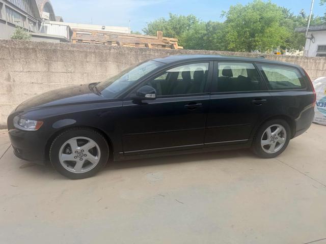 VOLVO V50 D2 R-design senza nessun lavoro da fare