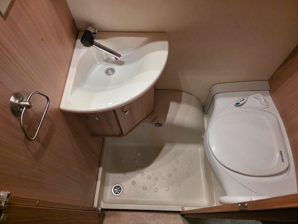 CARAVAN BURSTNER AVERSO PLUS 440TK