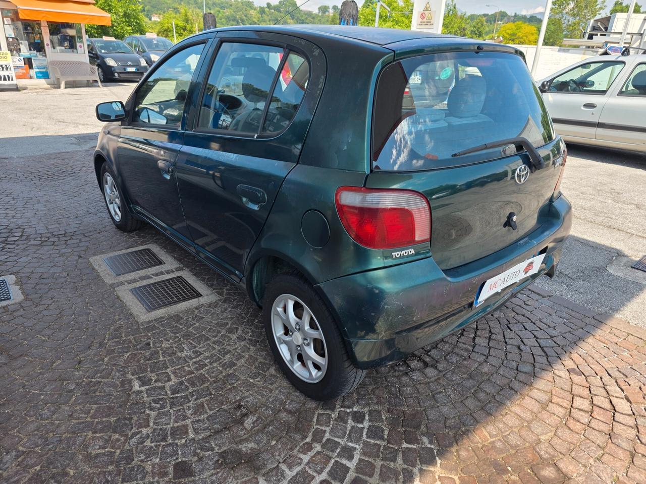 Toyota Yaris 1.0i 16V cat 5 porte con 246.000km