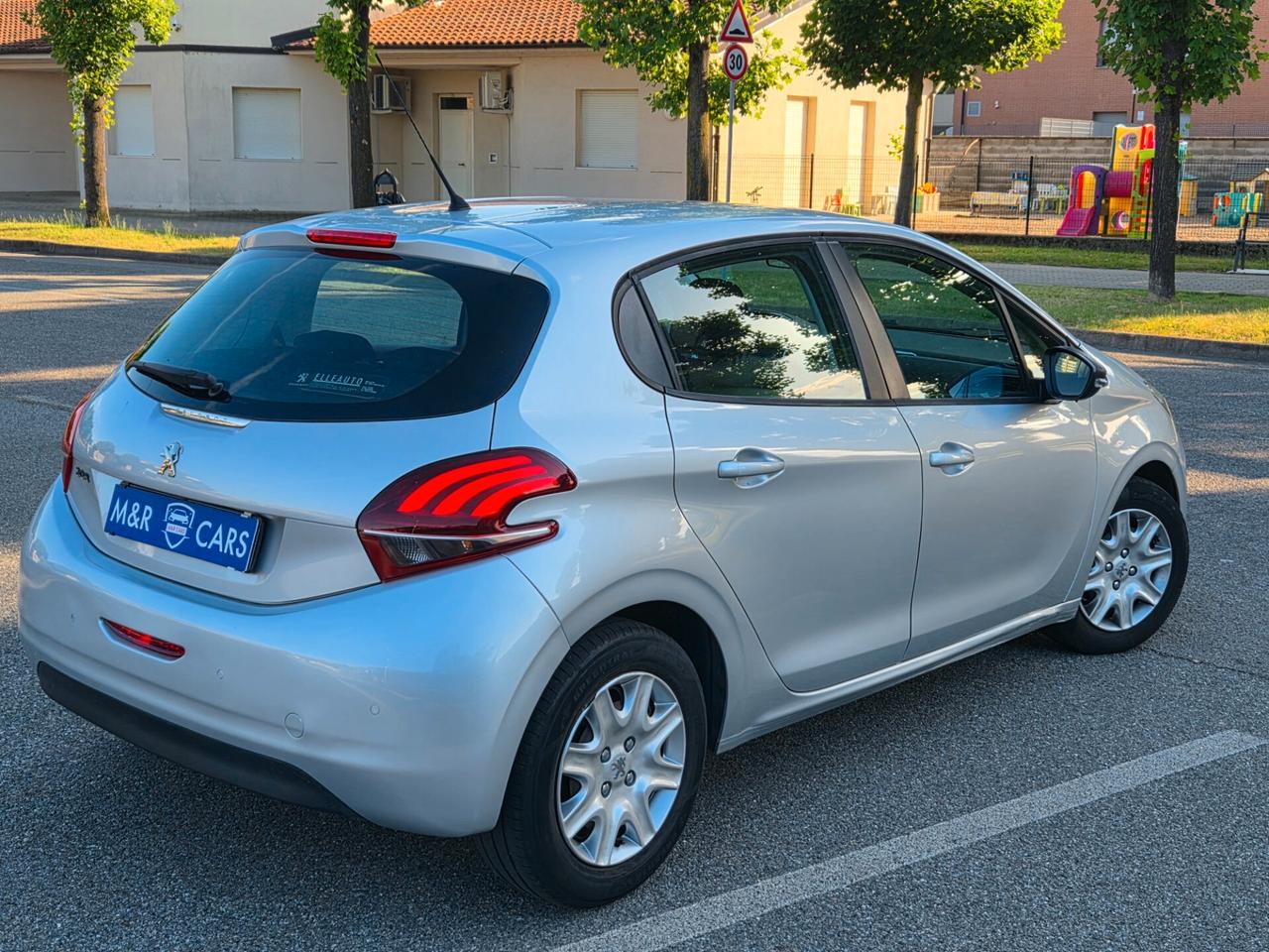 Peugeot 208 Benzina 1.2 E6 82cv neopatentati