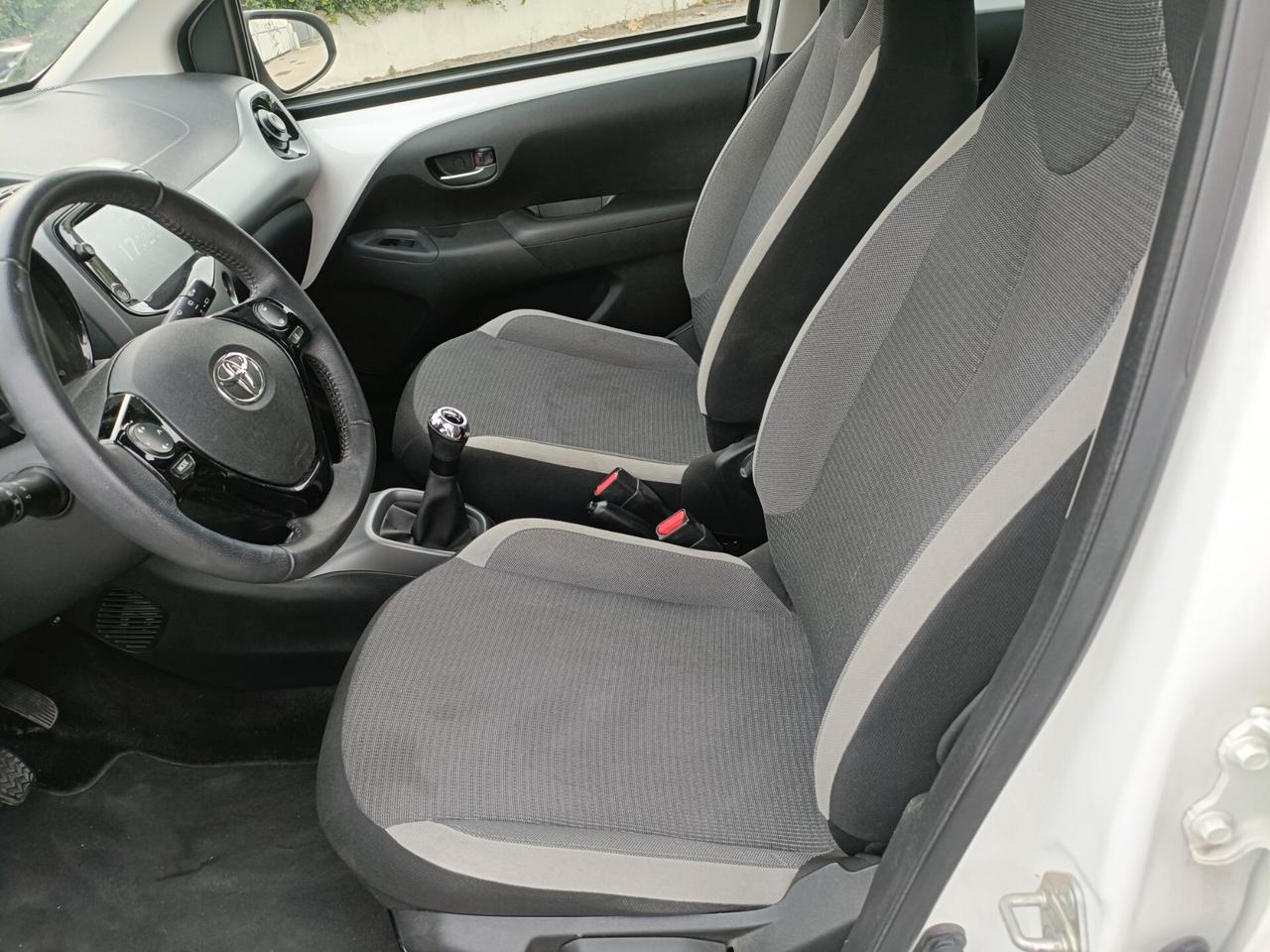 Toyota Aygo Connect 1.0 VVT-i 72 CV 5 porte x-clusiv