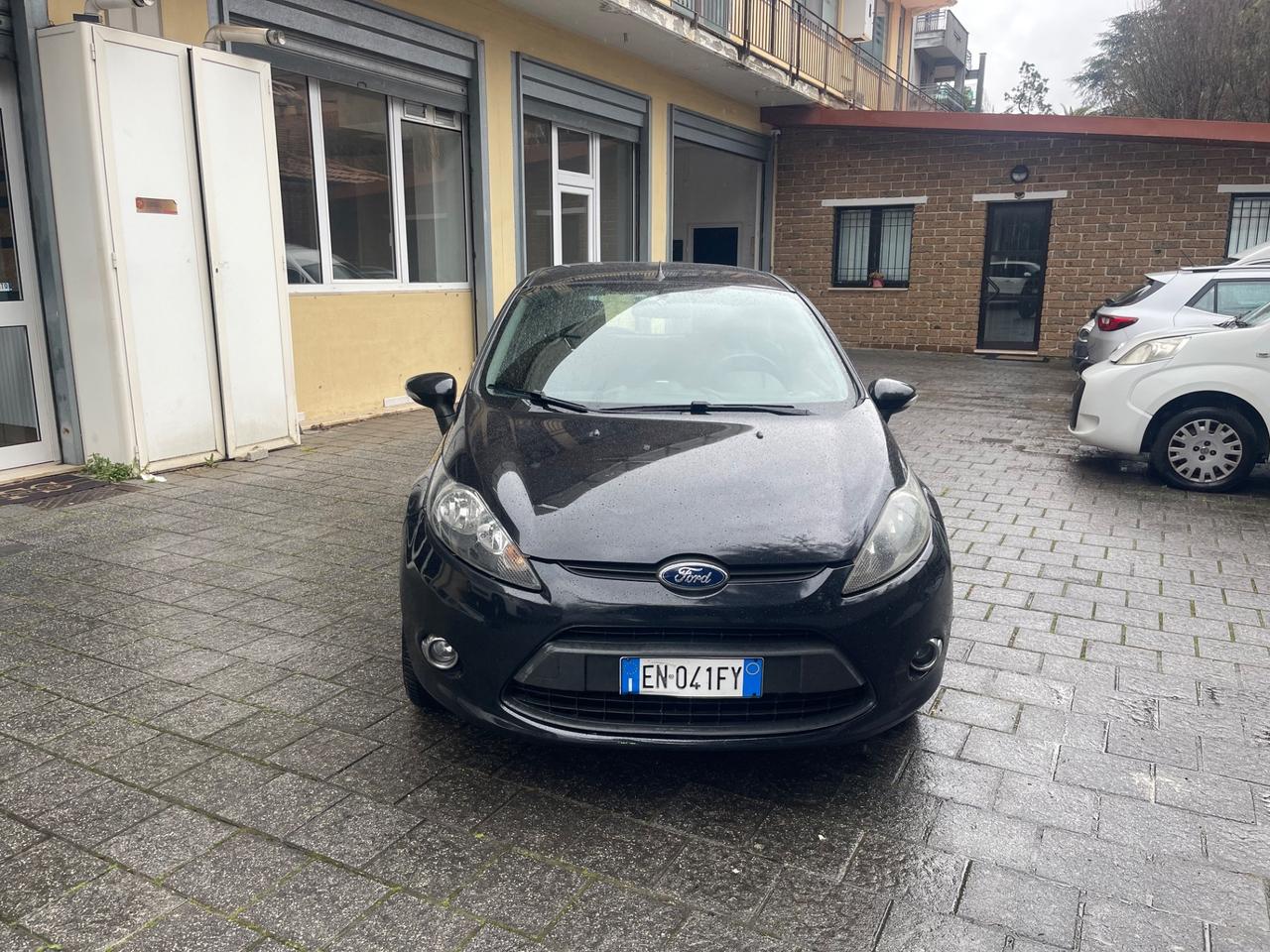 Ford Fiesta 1.4 16V 5p. Bz.- GPL Titanium Bs.