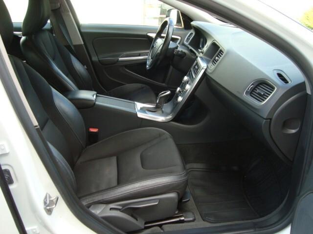 Volvo V60 Cross Country D3 Geartronic Summum
