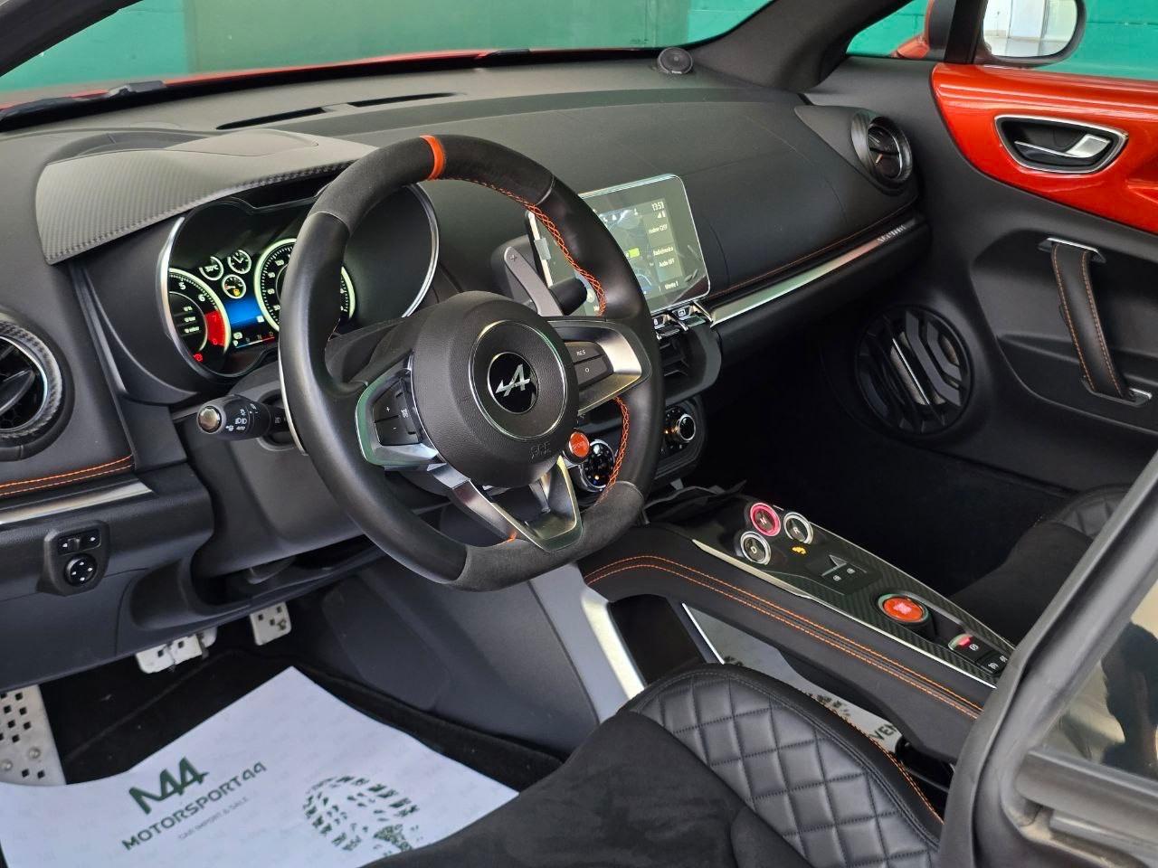 Alpine A110 S Orange, Carbonio