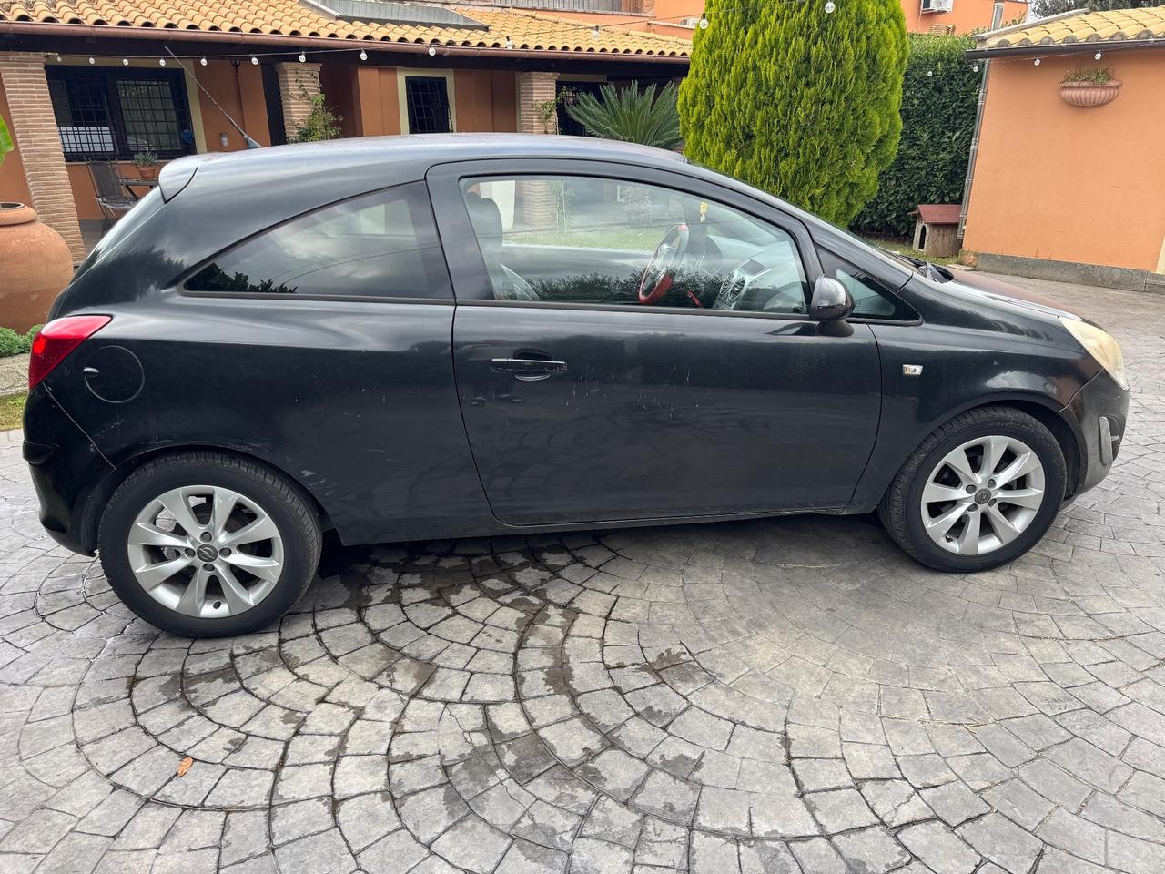 Opel Corsa 1.2 GPL - 2012