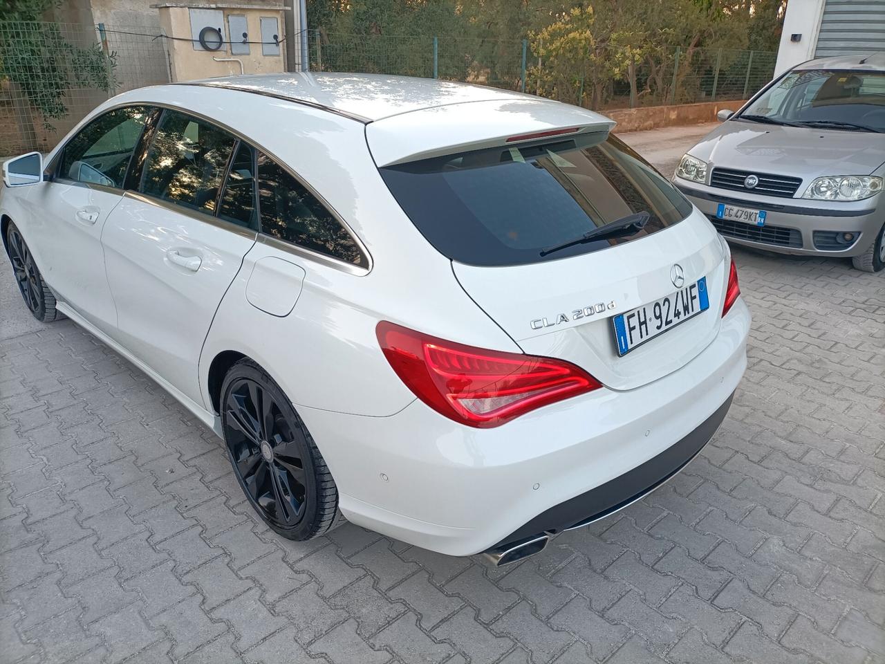 Mercedes-benz CLA 220d Automatic Premium Dark Night