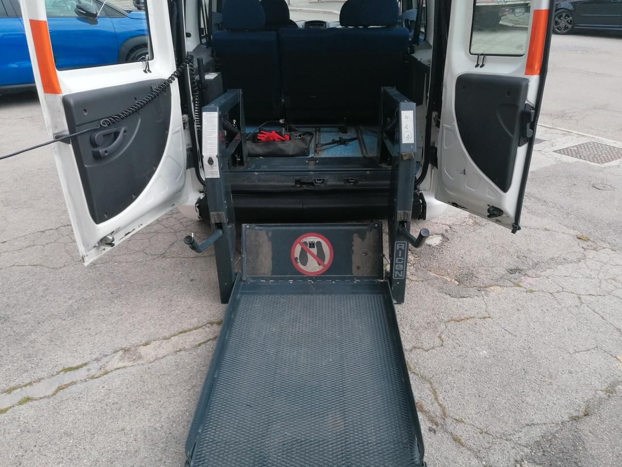 Fiat Doblo 1.9 JTD TRASPORTO DISABILI
