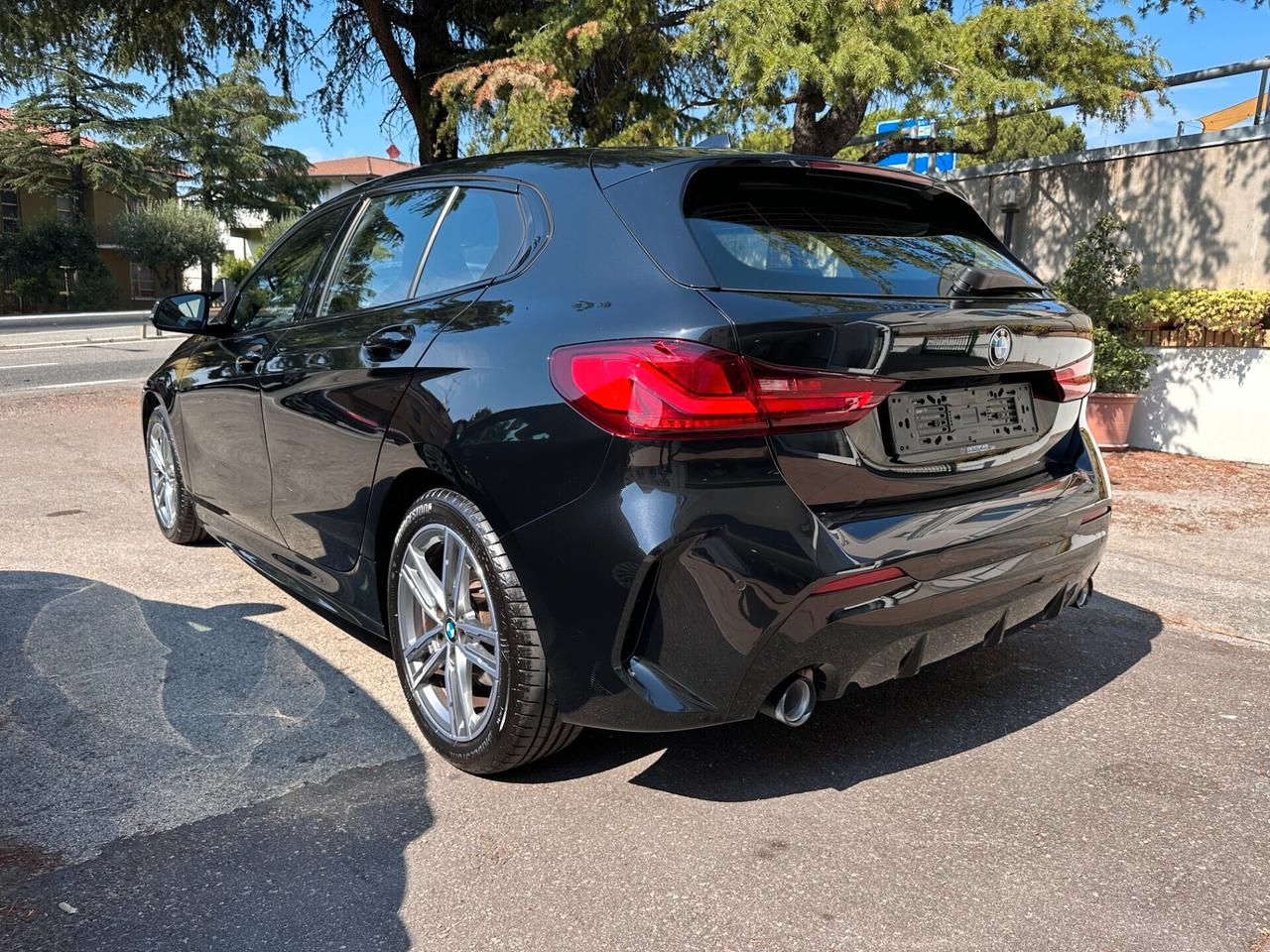 Bmw 118 d 5p. Msport SEDILI M-PERFORMANCE / NAVI / LED / Head-Up Display