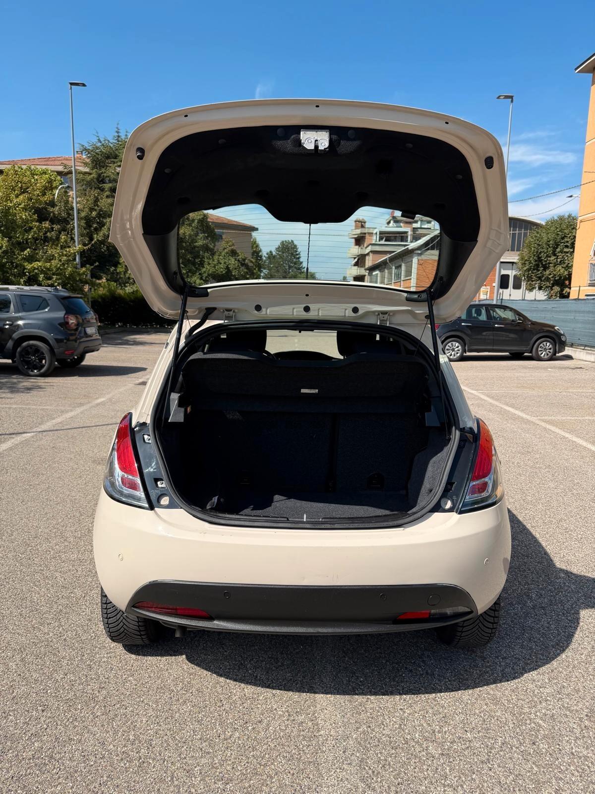 Lancia Ypsilon 1.2 Gpl - NEOPATENTATI - 12 MESI DI GARANZIA -