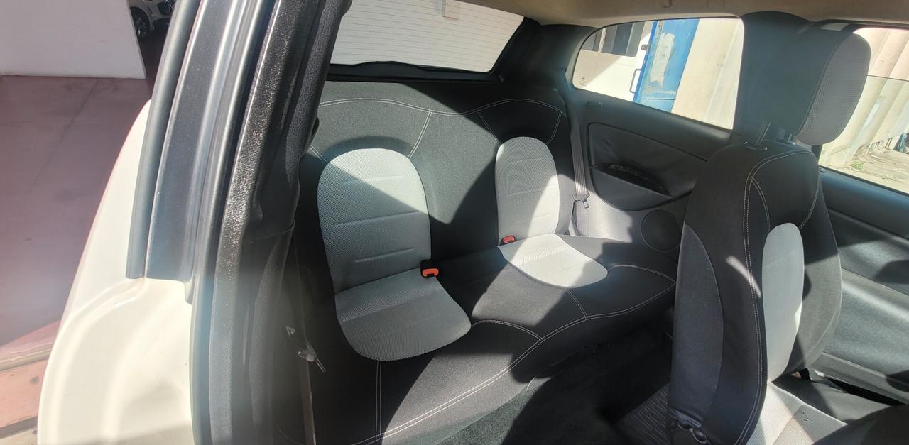 Lancia Ypsilon 1.2 Momo Design