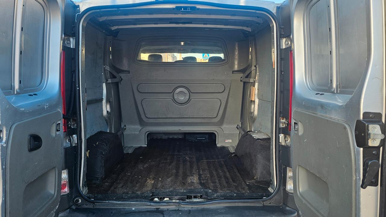 Opel Vivaro 2.0 CDTI 114CV / 6 POSTI/ GANCIO TRAINO