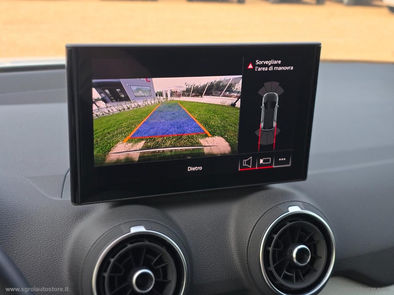 AUDI Q2 30 TDI Business Advanced