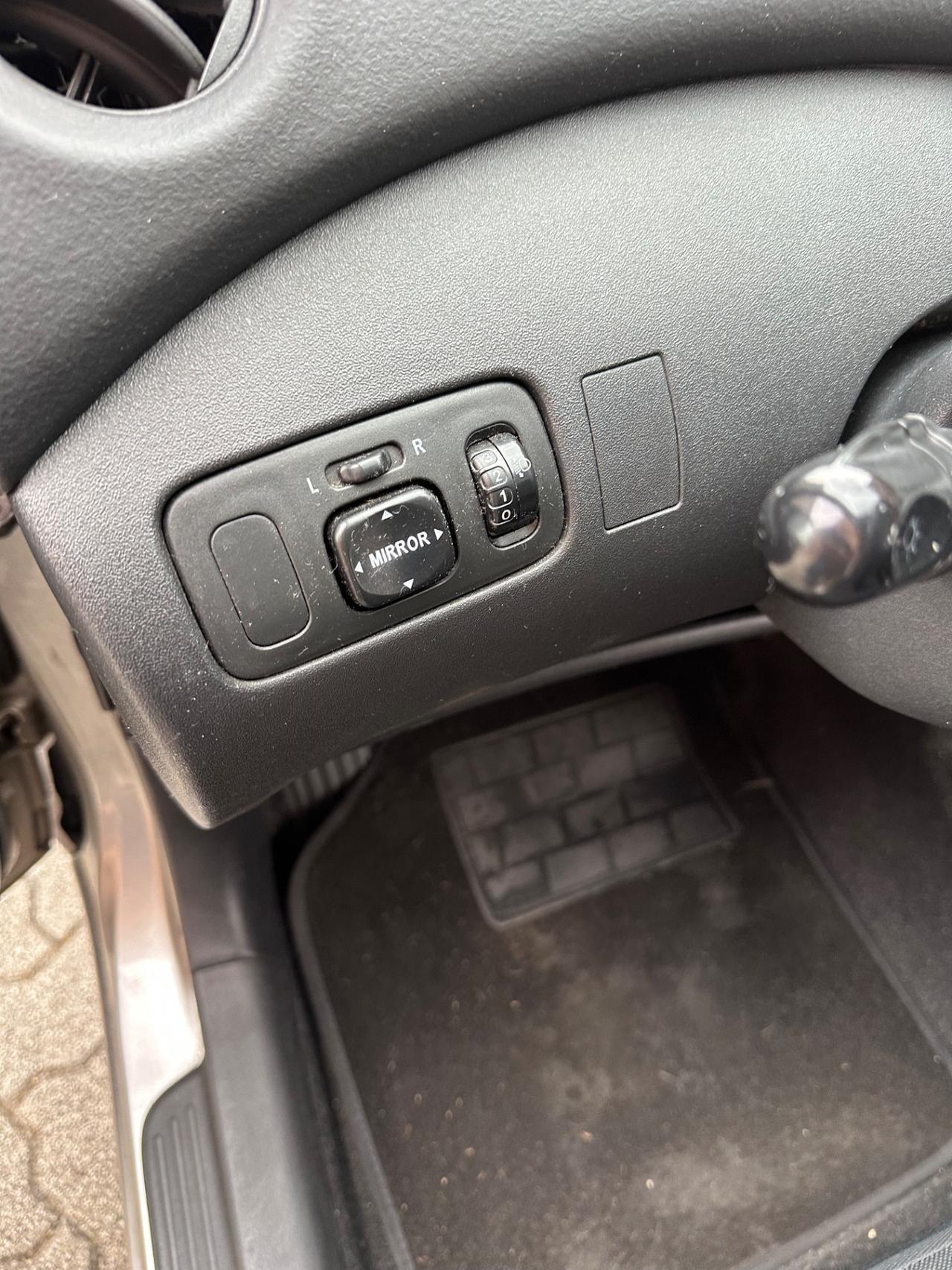 Toyota Yaris 1.0i 16V cat 5 porte Expo Clima