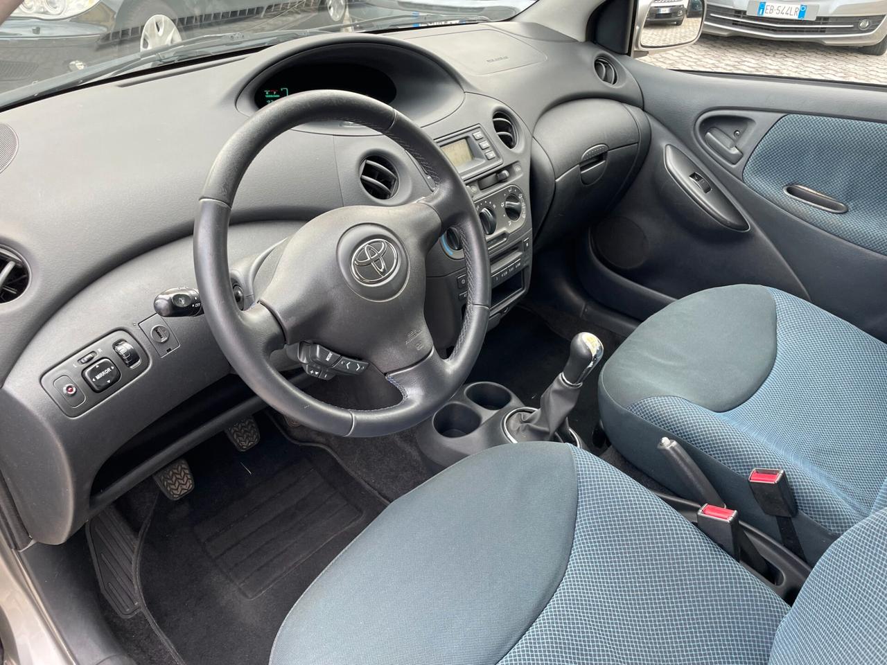 Toyota Yaris 1.0i 16V cat 5 porte Sol