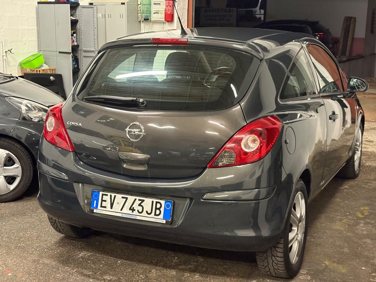 Opel Corsa 1.2 3 porte b-color