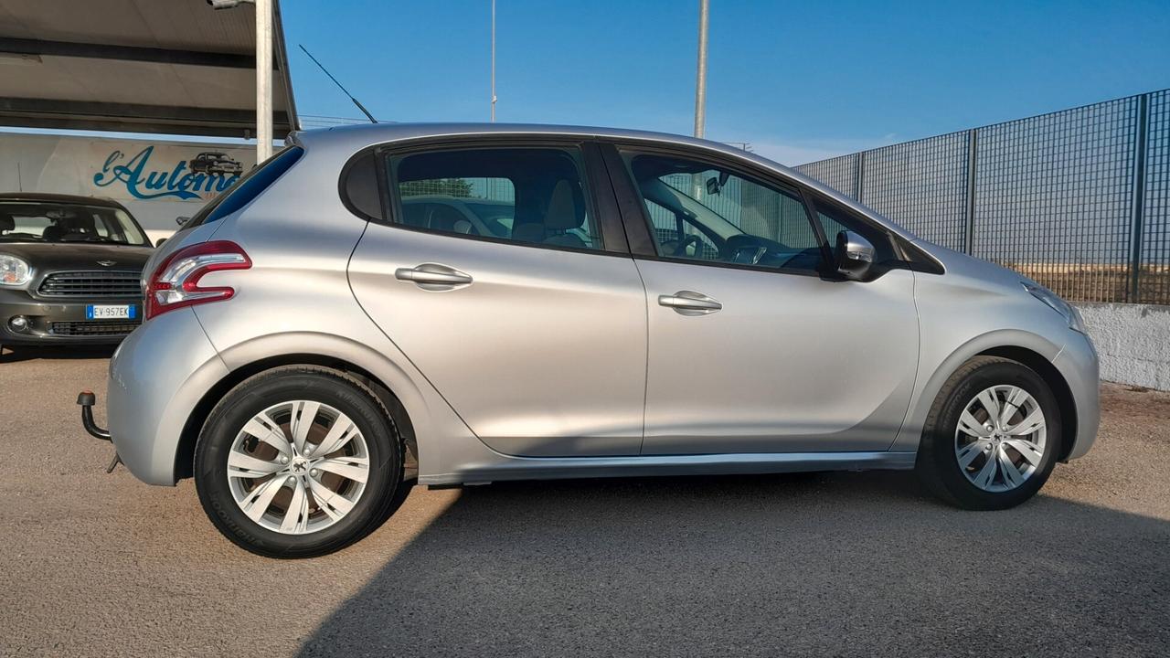 Peugeot 208 1.4 HDi 68 CV 5 porte Allure