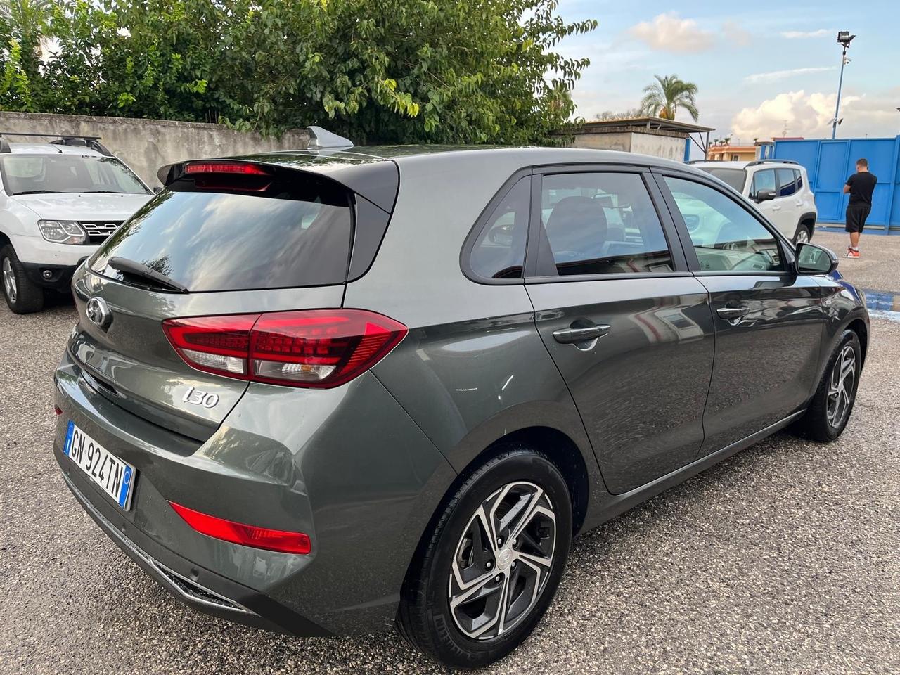Hyundai i30-5p-1.0 hybrid- full-04/2023