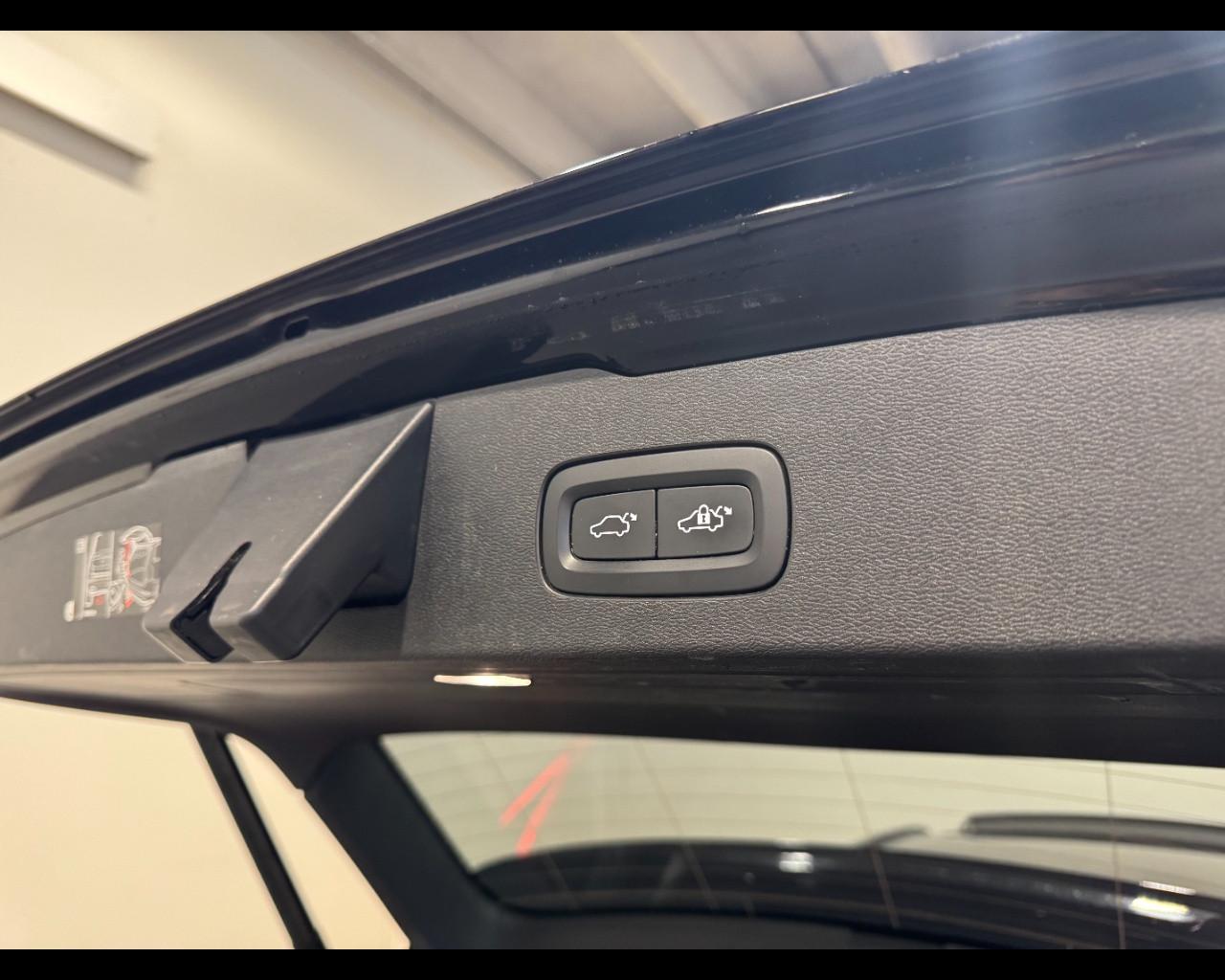 VOLVO V60 B4 R-DESIGN AUTO