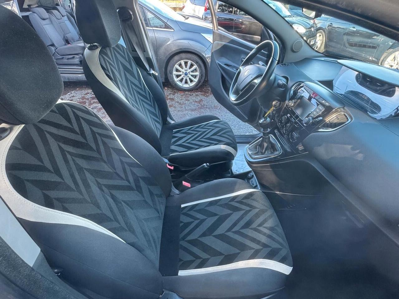 Lancia Ypsilon 1.2 69 CV 5 porte Silver