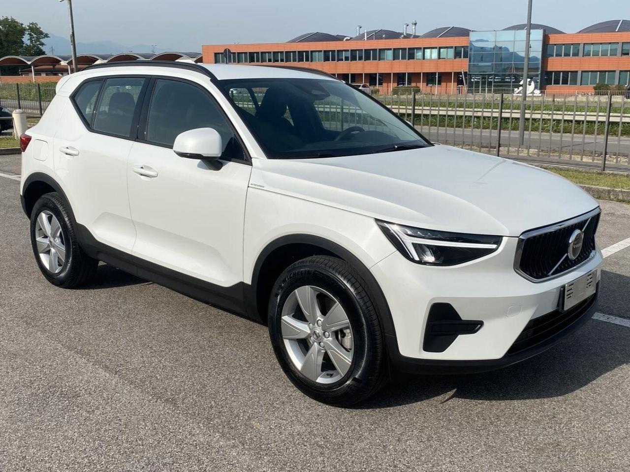 Volvo XC40 B3 (Benzina/Hybrid) Autom. Essential
