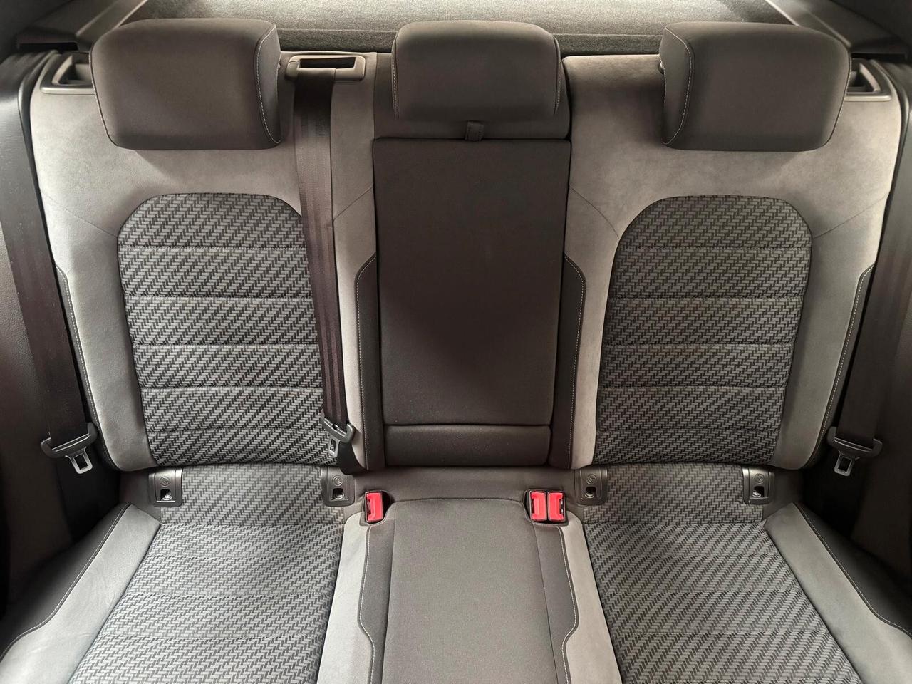 Volkswagen Golf 7.5 allestimento R-LINE 5 PORTE