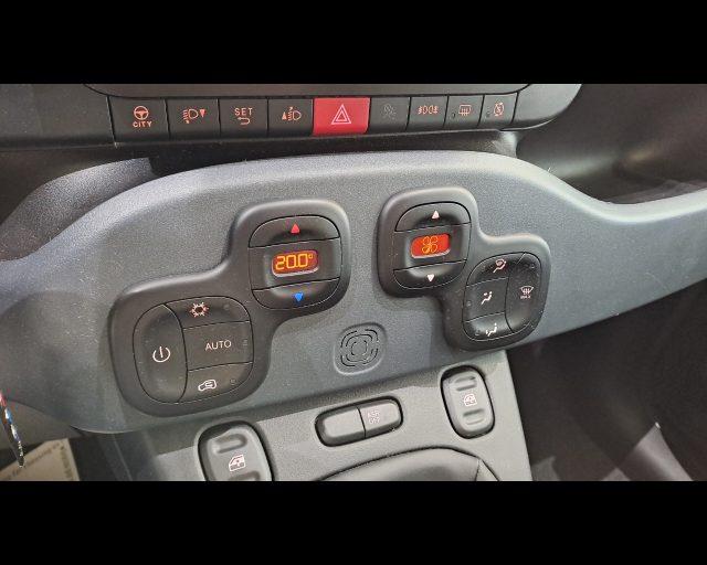 FIAT New Panda 1.0 firefly hybrid Cross s&s 70cv 5p.ti
