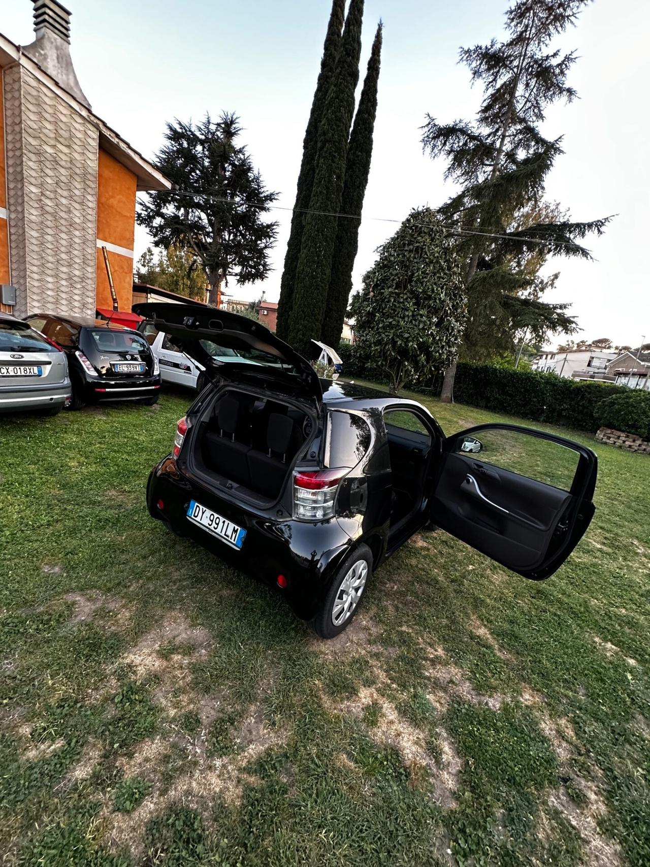 Toyota iQ 1.0 Multidrive Versione Lancio nero perlato !