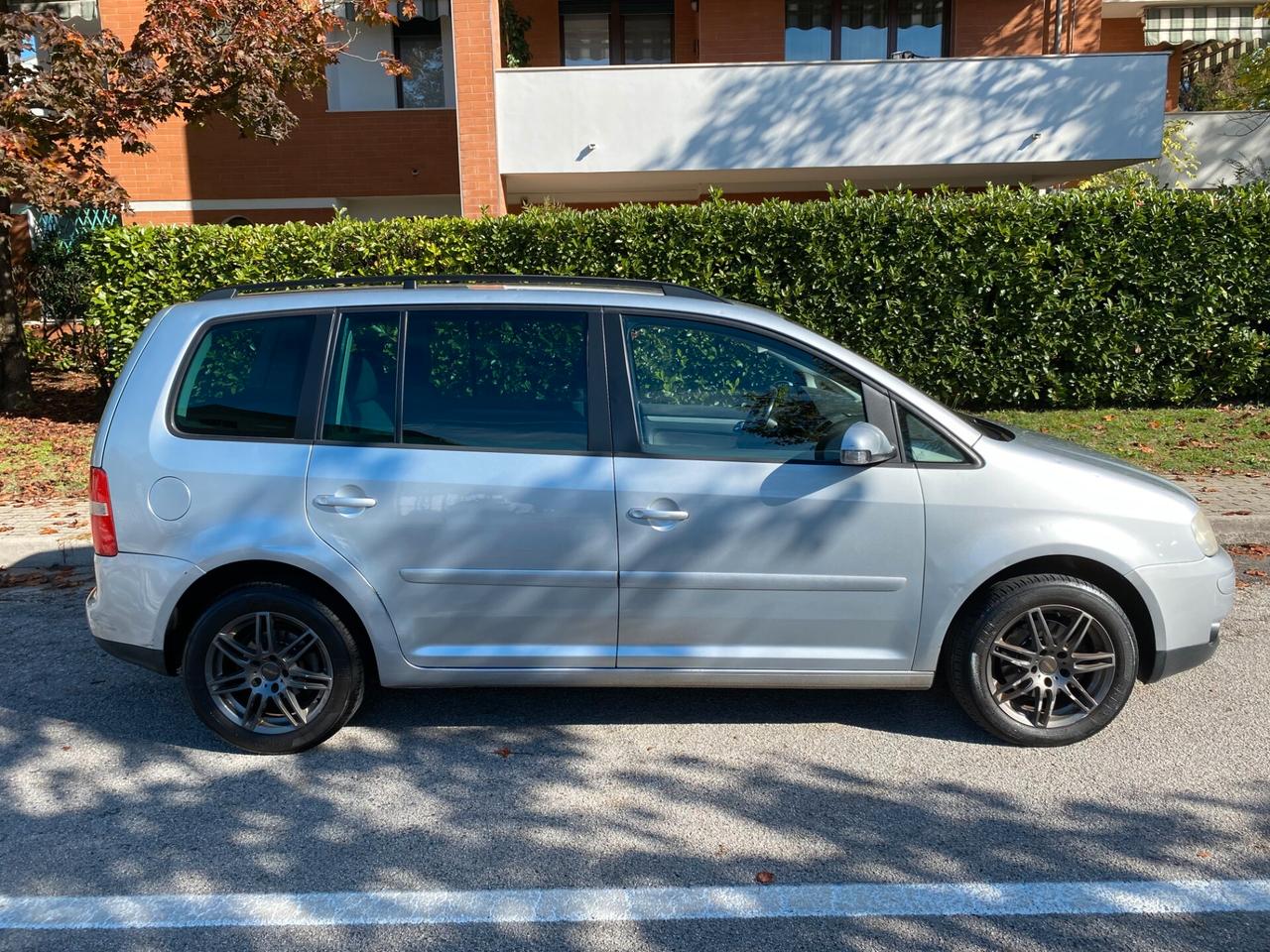 Volkswagen Touran 2.0 16V TDI Highline