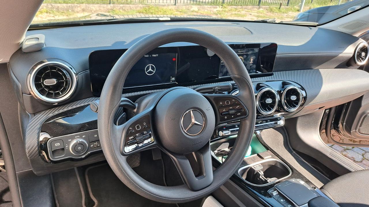 Mercedes-benz CLA 180 Automatic Shooting Brake Executive
