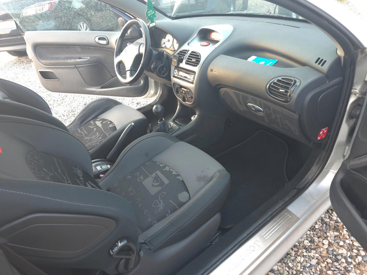 Peugeot 206 1.6 16V CC Enfant Terrible