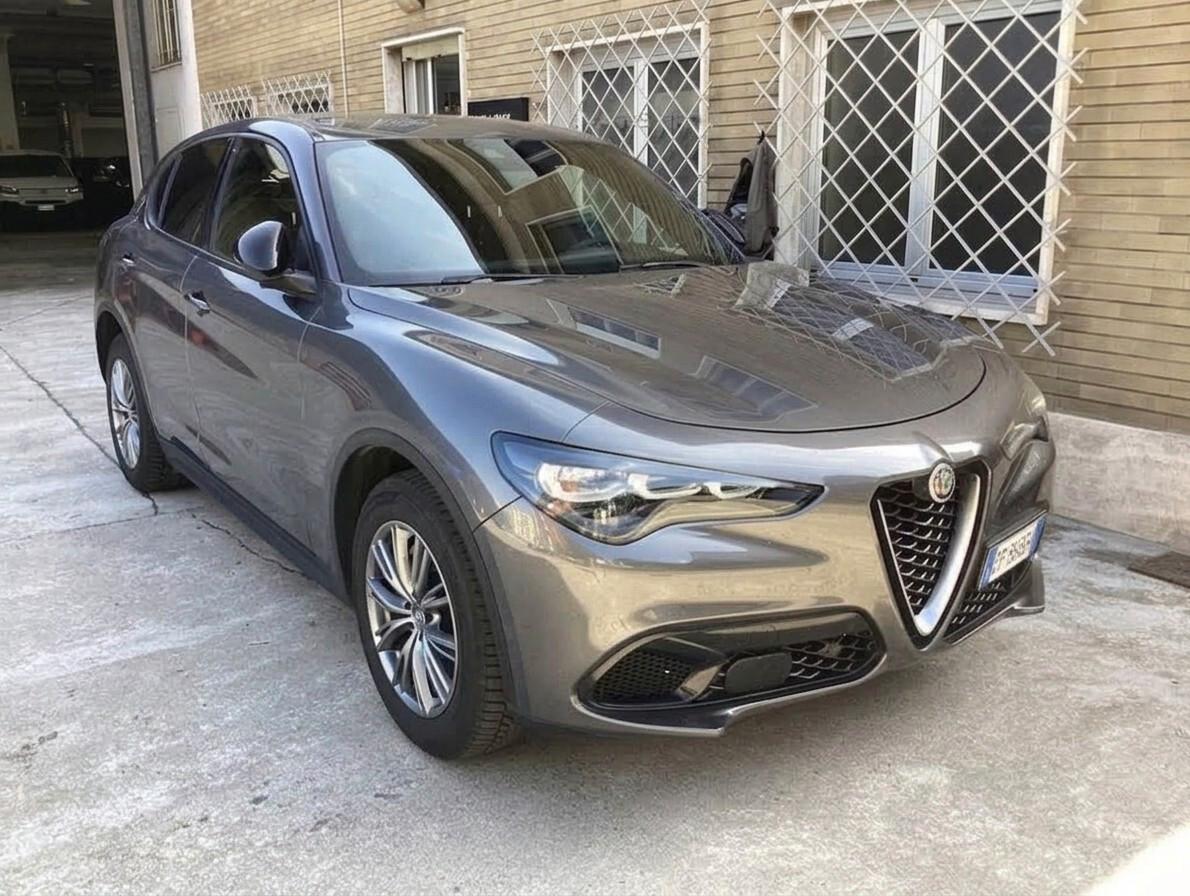 Alfa Romeo Stelvio 2.2 TD 160 CV SUPER AT8 FARI MATRIX MODELLO 2024 NAVI 18" RETROCAMERA VETRI SCURI UNICO PROPRIETARIO