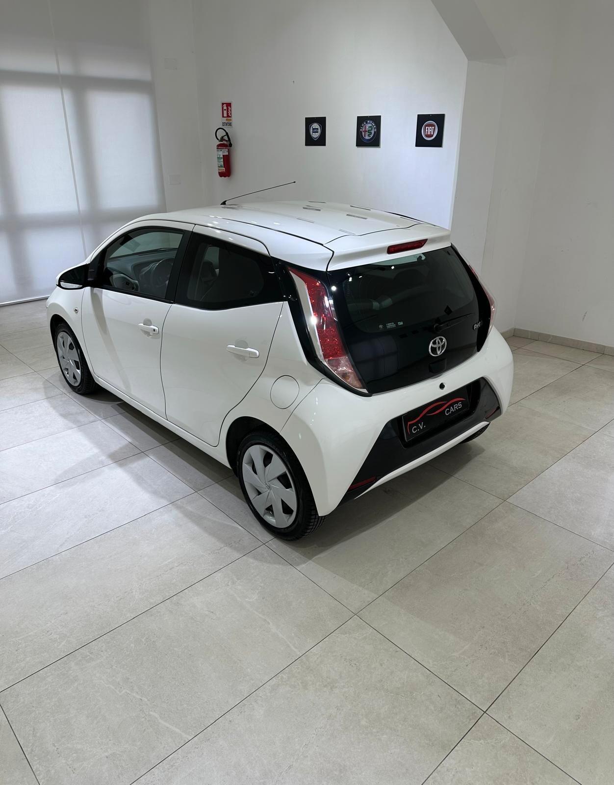 TOYOTA AYGO UNICO PROPRIETARIO GUIDABILE DA NEOPATENTATI