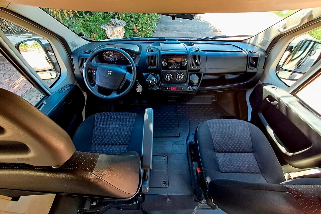 Peugeot Boxer 9 posti con pedana per trasporto 2 carrozzine EURO6