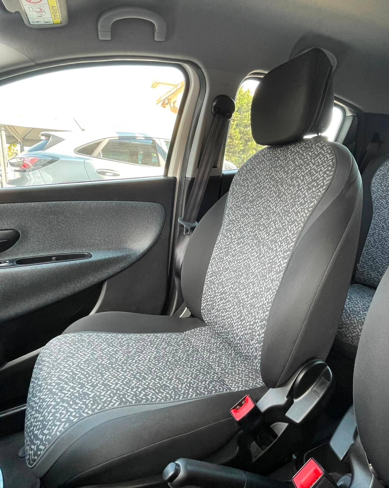 Lancia Ypsilon 1.2 69 CV 5 porte S&S Platinum