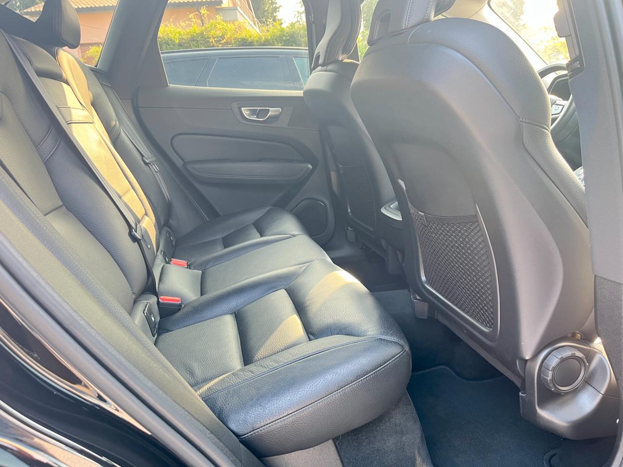 Volvo XC 60 B4 MILD HYBRID D AWD INSC. AUT