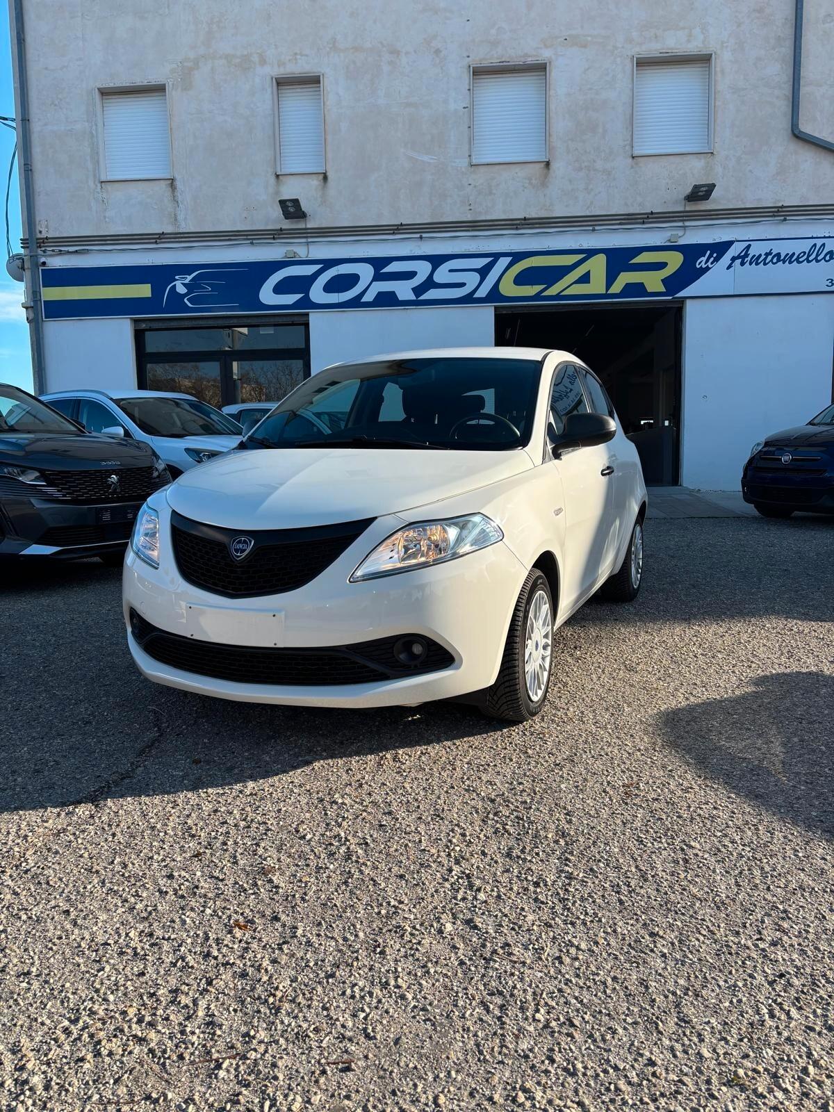 Lancia Ypsilon 1.2 69 CV 5 porte Elefantino Blu