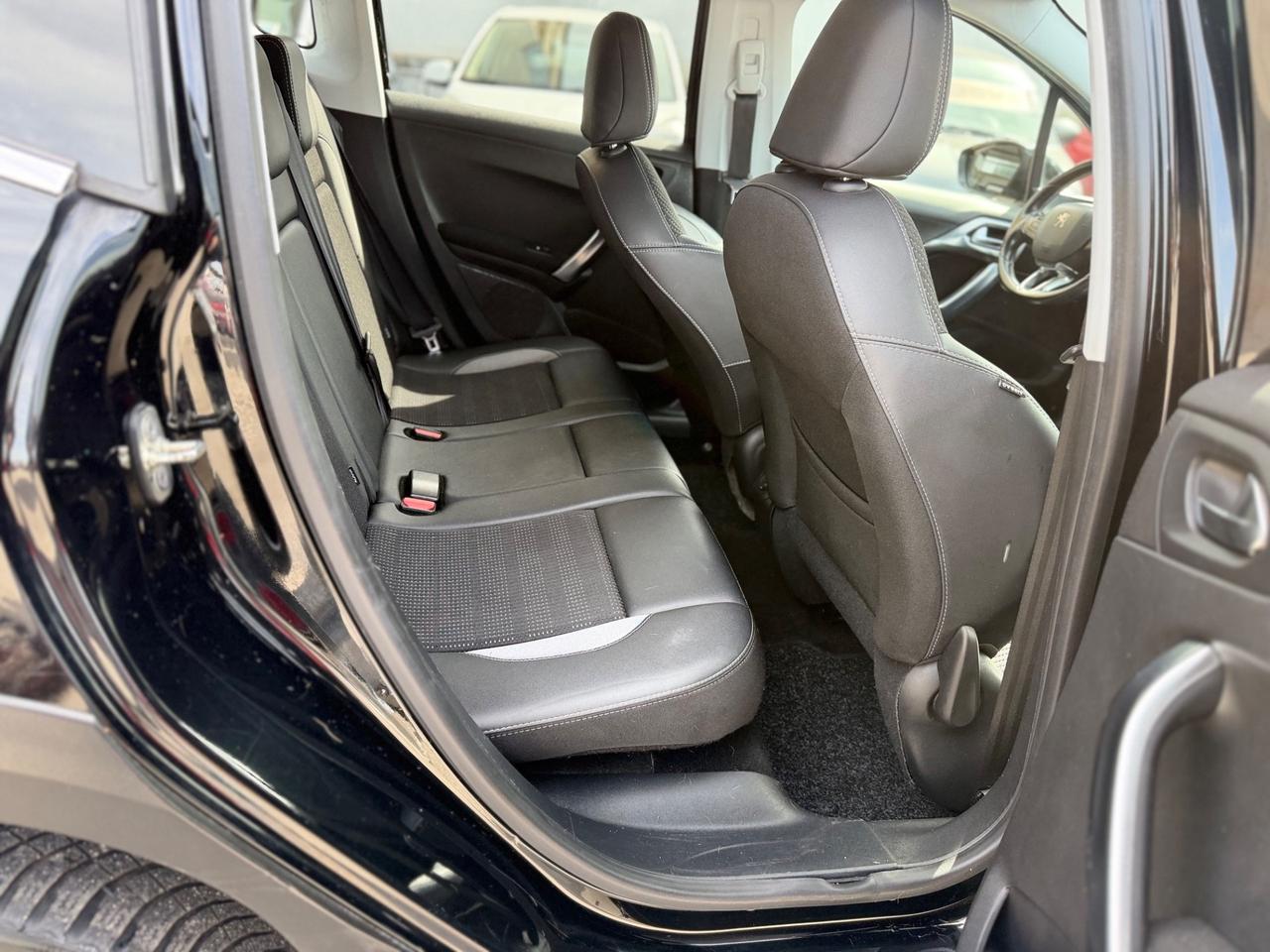 Peugeot 2008 BlueHDi 100 S&S Black Matt