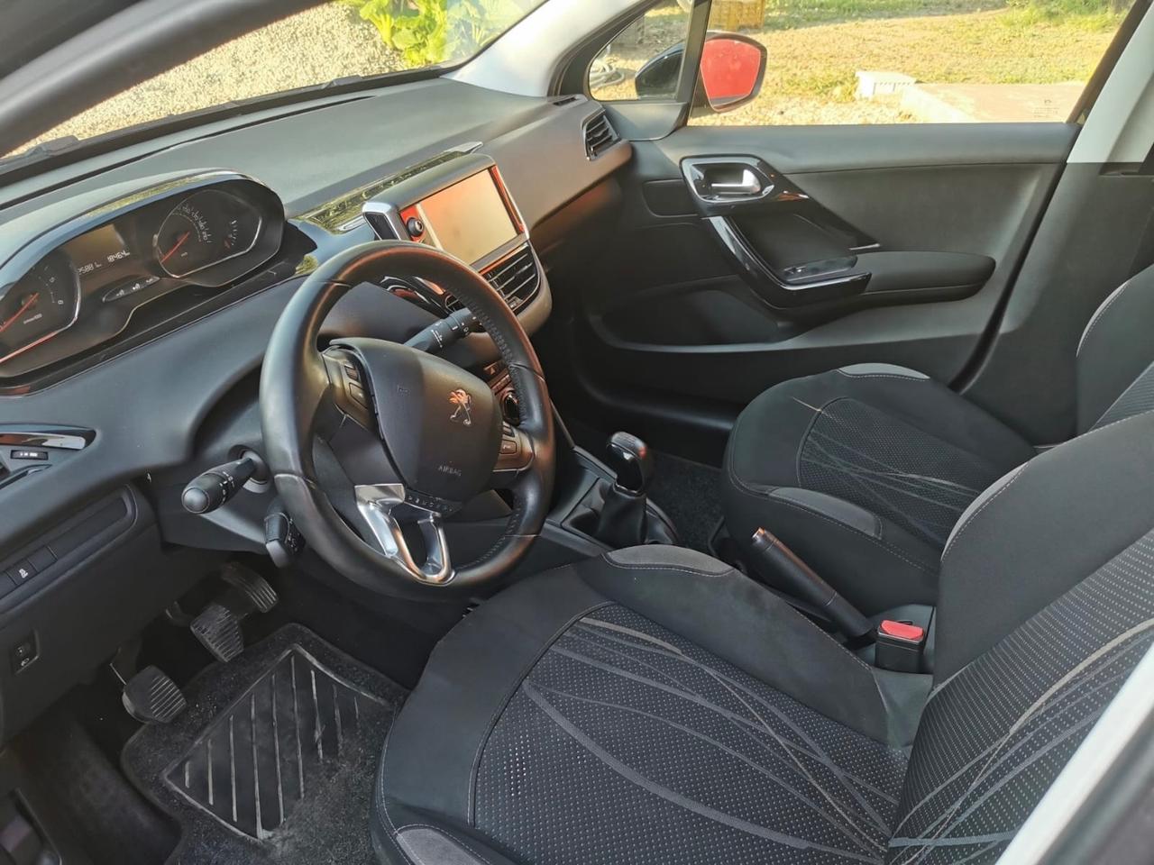 Peugeot 208 1.4 HDi 68 CV 5 porte Allure