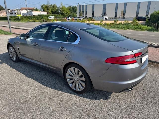 Jaguar XF 2.7D V6 Premium Luxury