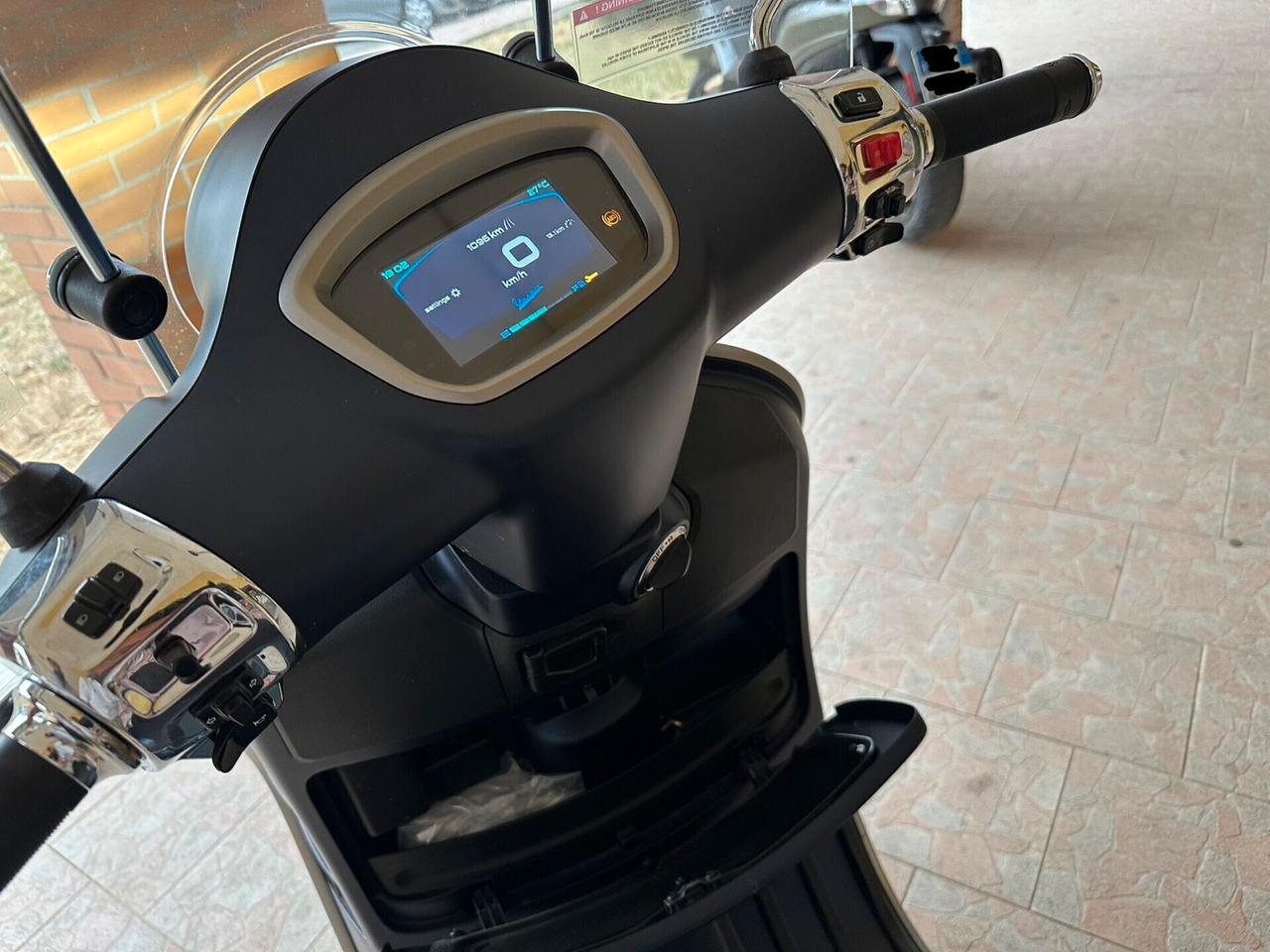 Piaggio Vespa 300 GTS SUPERTECH HPE