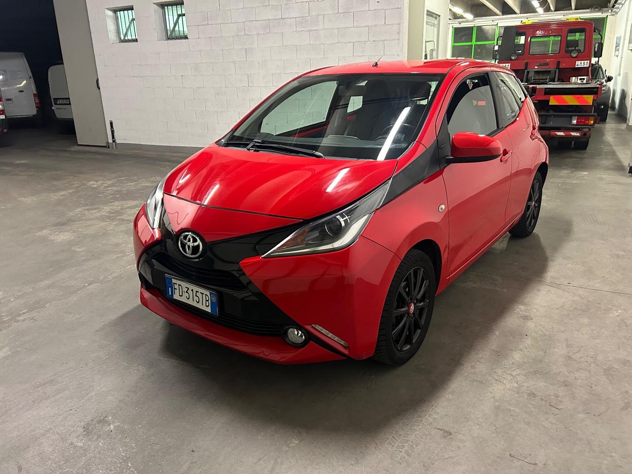 Toyota Aygo 1.0 VVT-i 69 CV 5 porte x-clusiv MMT