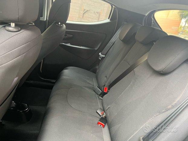 Lancia Ypsilon 1.2 69 CV 5 porte S&S Platinum CV 6