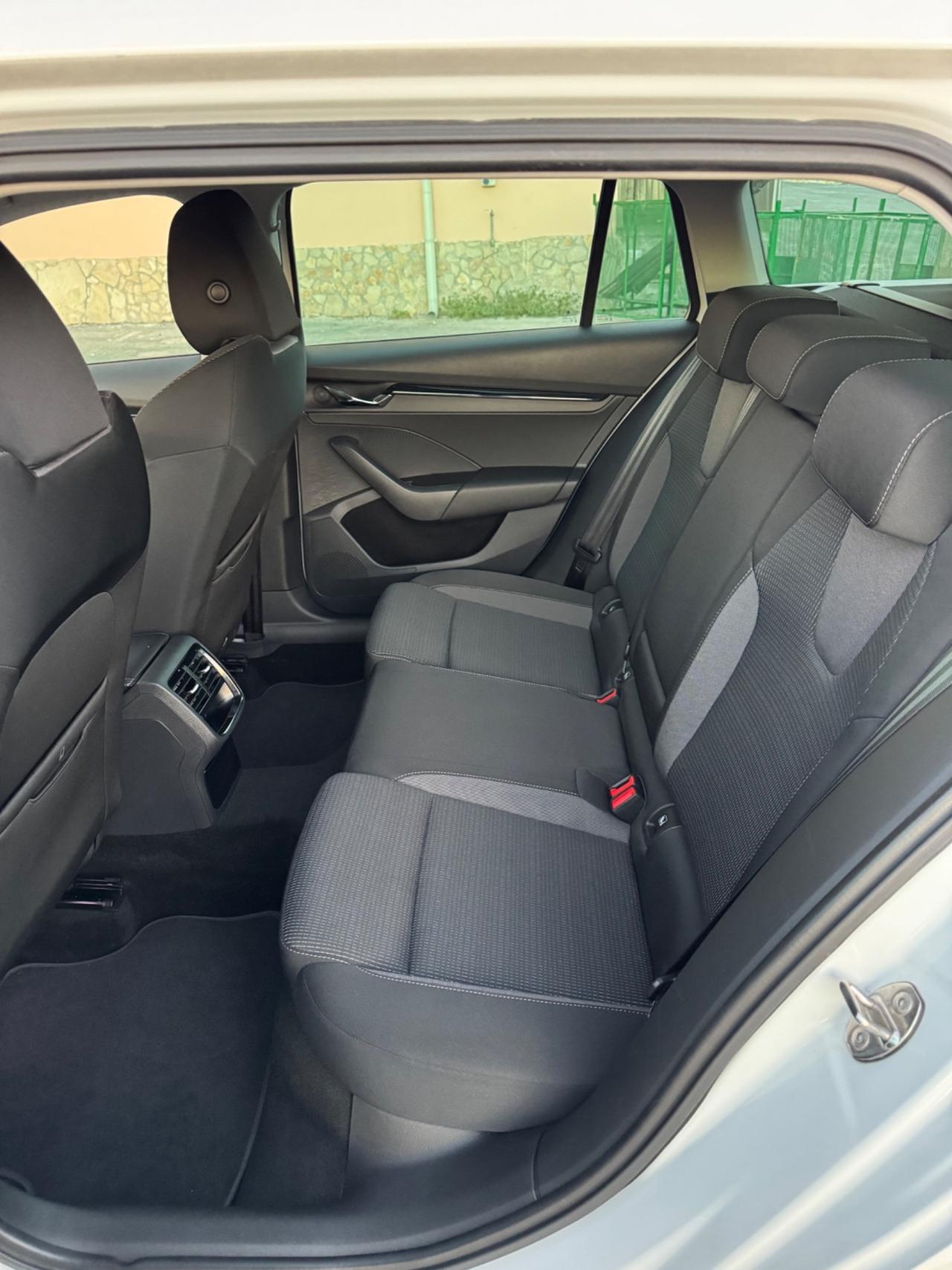 Skoda Octavia 2.0 TDI SW FARI FULL LED/UNICO PROPRIETARIO