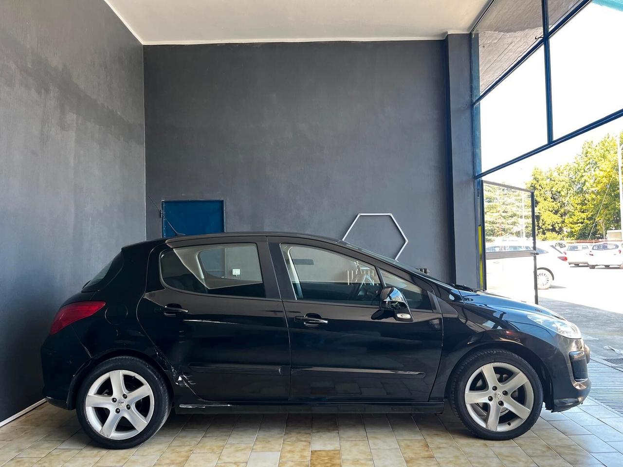 Peugeot 308 1.6 HDi 110CV 5p. Féline (5 Marce) 109 cv 80 kw